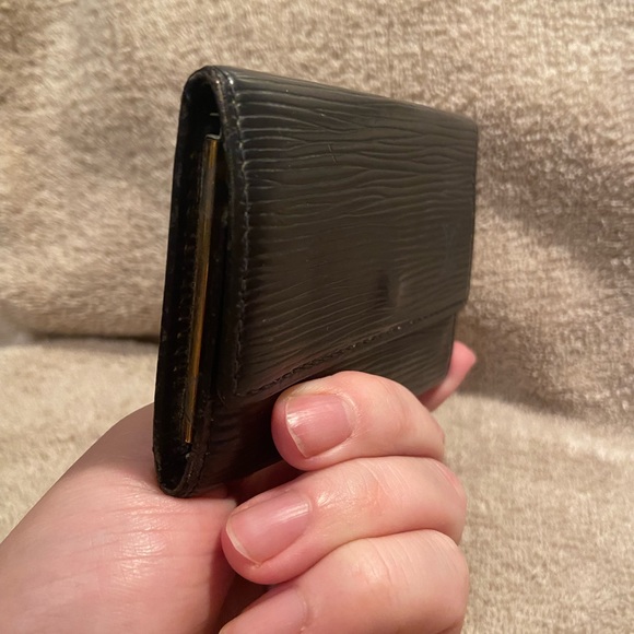 Louis Vuitton Black Epi Leather 6 Key Case - Picture 11 of 16